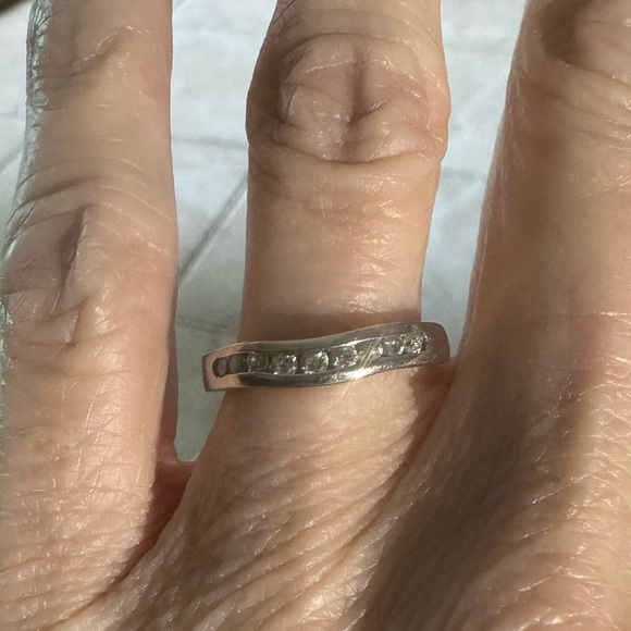 Jewelry - 💥PRICE DROP💥👰‍♀️ Womens 14 kt white gold wedding band. 9 diamonds. FIRM!